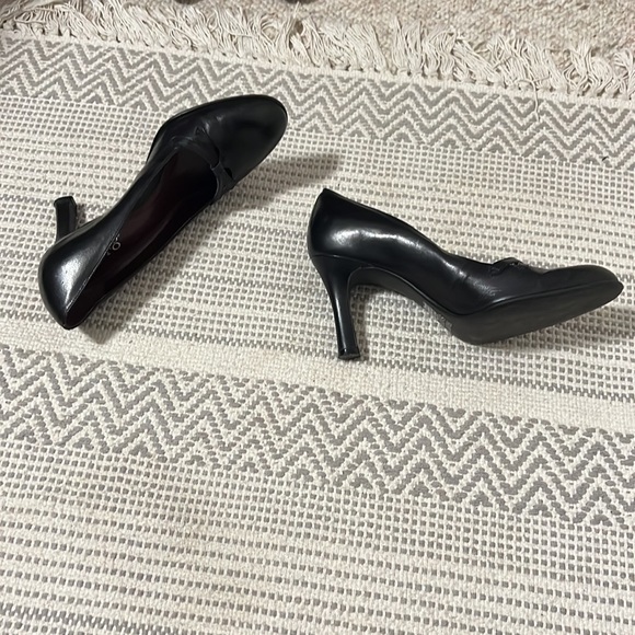 Franco Sarto black dress shoes - made in Brazil - size 8 1/2 - Picture 2 of 4